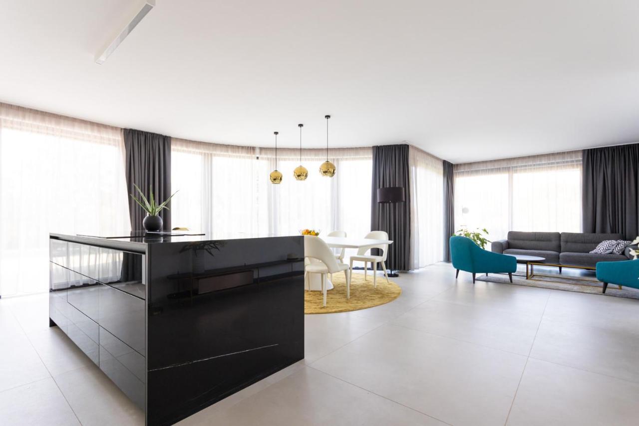 Piano Apartment *