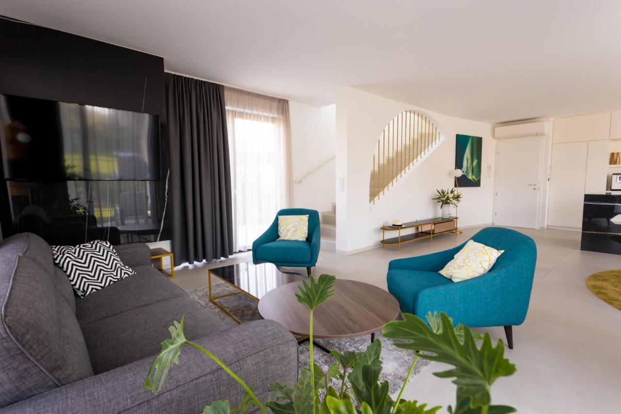 Apartment Piano *