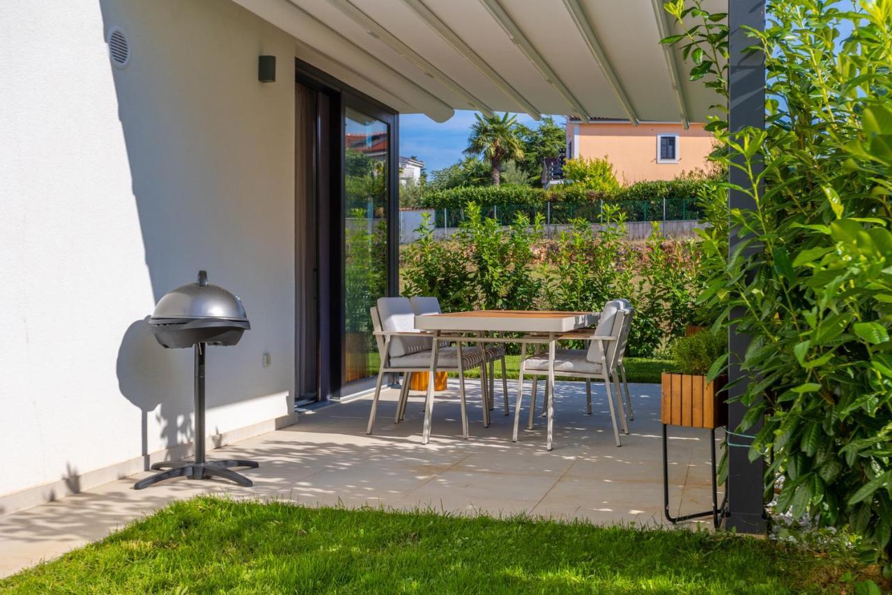 Piano Apartment Vantacici